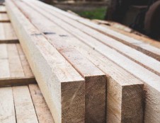 Rumunai ieško daugiasluoksnių medienos profilių tiekėjų