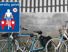 Susisiekimo ministerija siūlo miestuose įrengti dviračių gatves, efektyviau organizuoti specialaus ir viešojo transporto eismą